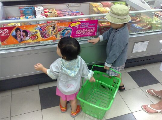 kids shopping 